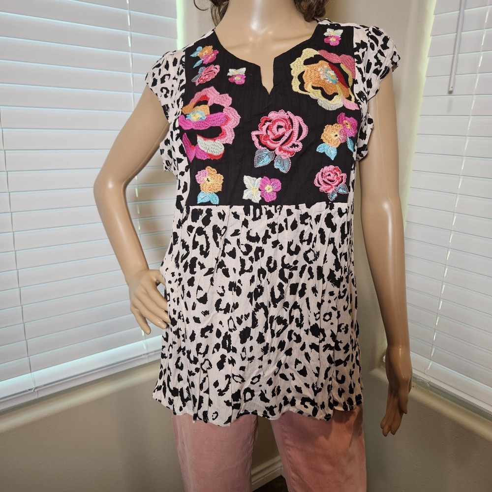 Savanna Jane Leopard Print Floral Embroidered Top Large Black White Pink 16719-L